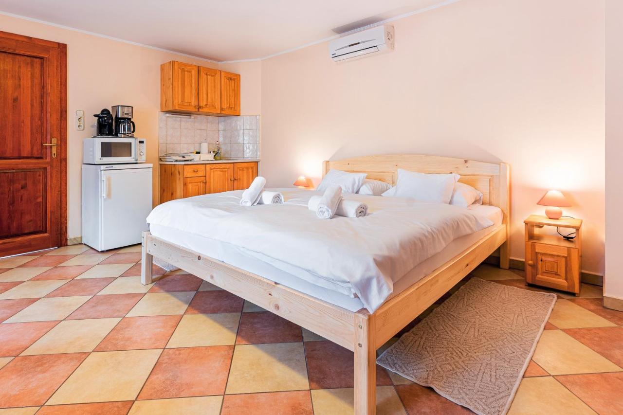 Varazsko Apartman ยูลา ภายนอก รูปภาพ
